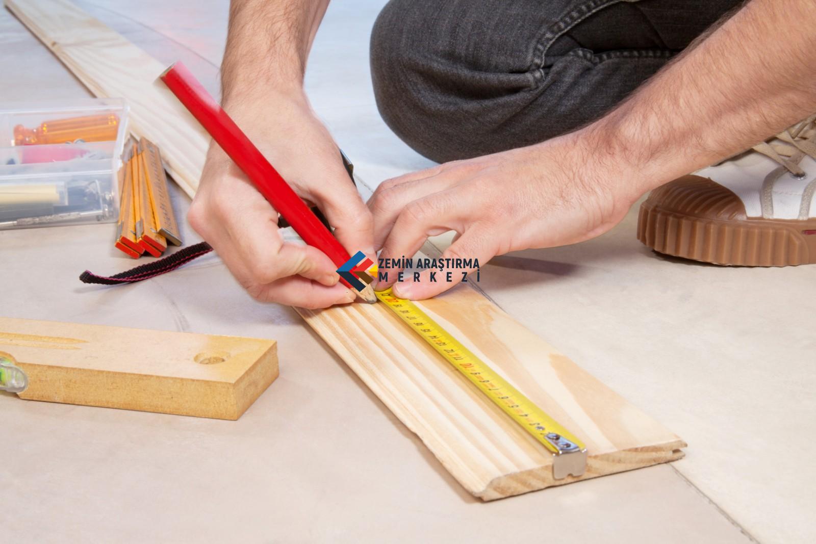 Cropped hand of a carpenter